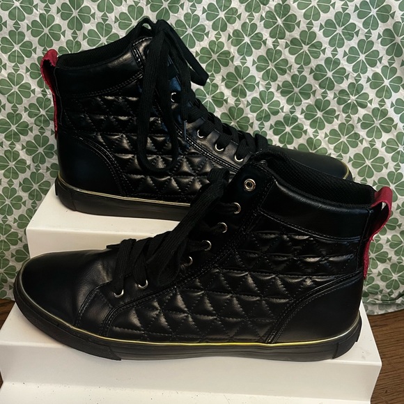 Guess Mens High Top Sneakers W/ Black Faux Leather!! - Picture 13 of 14